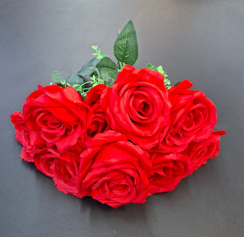 Buchet 10 trandafiri rosii artificiali – 45cm, tije sârmă, material textil