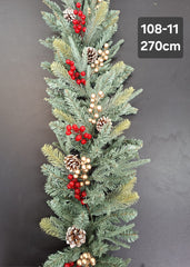 Ghirlandă Crăciun cu conuri, bobițe roșii și aurii - 270cm