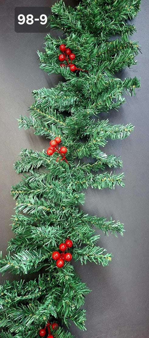 Ghirlandă de Crăciun Artificială, Verde, cu Fructe Roșii Decorative - 2.7m