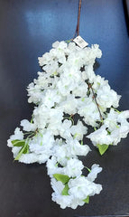 Fir decorativ cu flori de cireș alb – model curgător pentru decor elegant