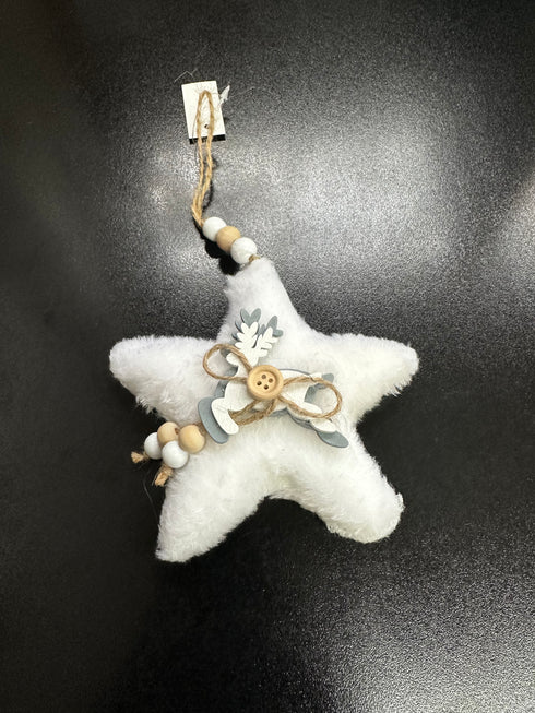 Ornament Crăciun stea pufoasă albă cu fundiță și mărgele din lemn - 13cm