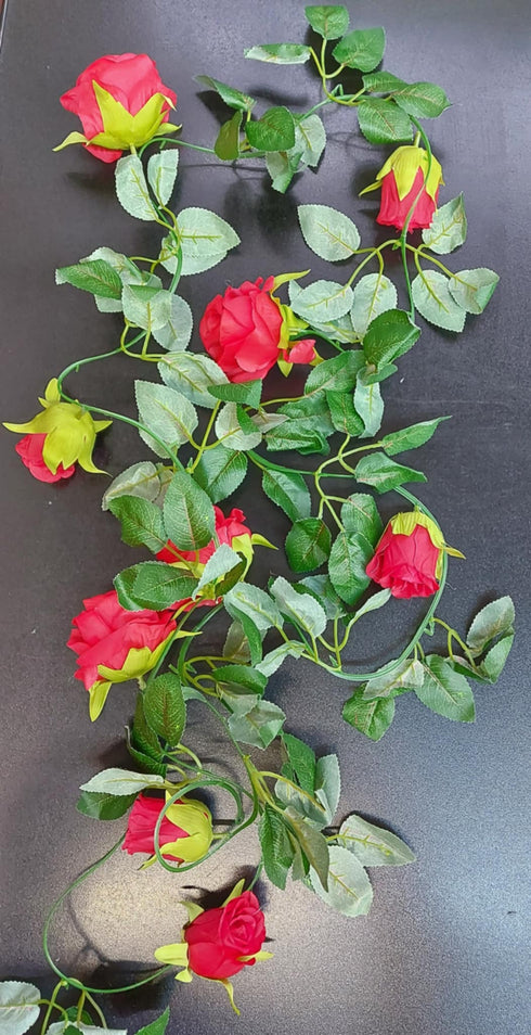 Ghirlandă florală din material textil cu 9 trandafiri roșii