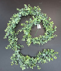 Ghirlandă artificială cu verdeata – 2m