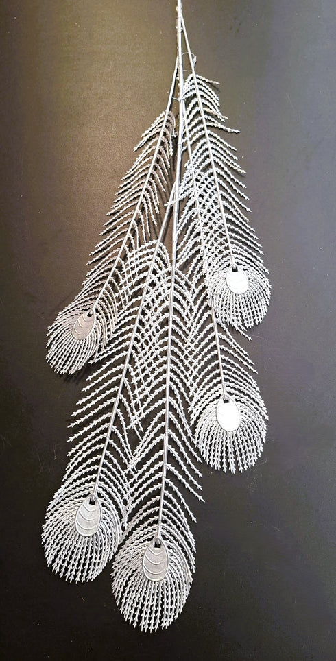 Ramură artificială pană de păun argintie - 97cm