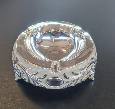 Scrumieră decorativă argintie cu model floral elegant - 10cm