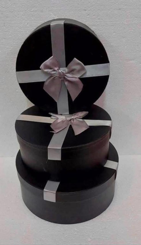 Cutii din carton negre 3/set, rotunde, cu capac și fundă – pentru flori și cadouri elegante