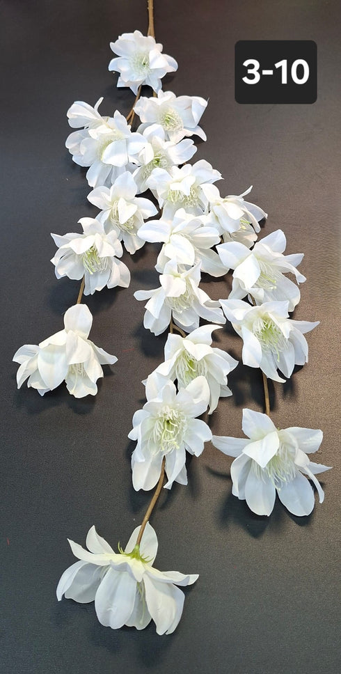 Ramură artificială cu flori albe elegante - 112cm