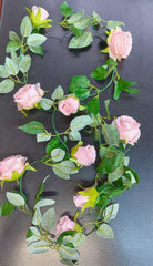 Ghirlandă florală din material textil cu 9 trandafiri roz pal