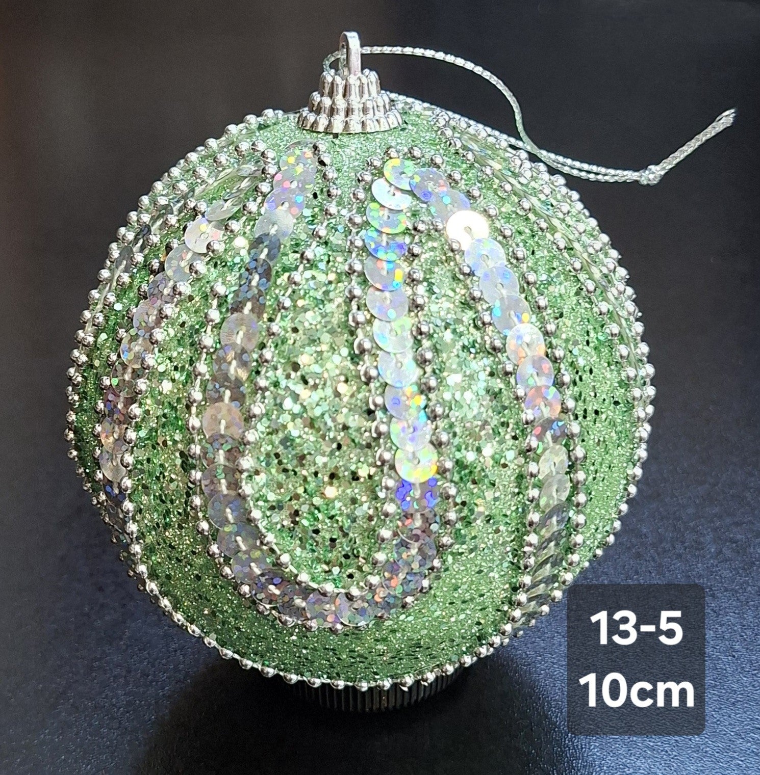 Glob de Crăciun Verde Deschis cu Paiete Irizate și Mărgele Argintii - 10cm