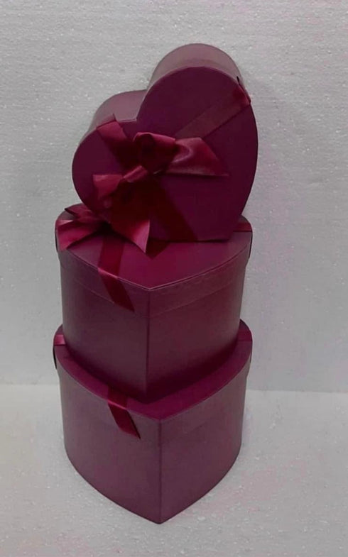 Cutii din carton în formă de inimă 3/set, bordo, cu capac și fundă – pentru flori și cadouri elegante