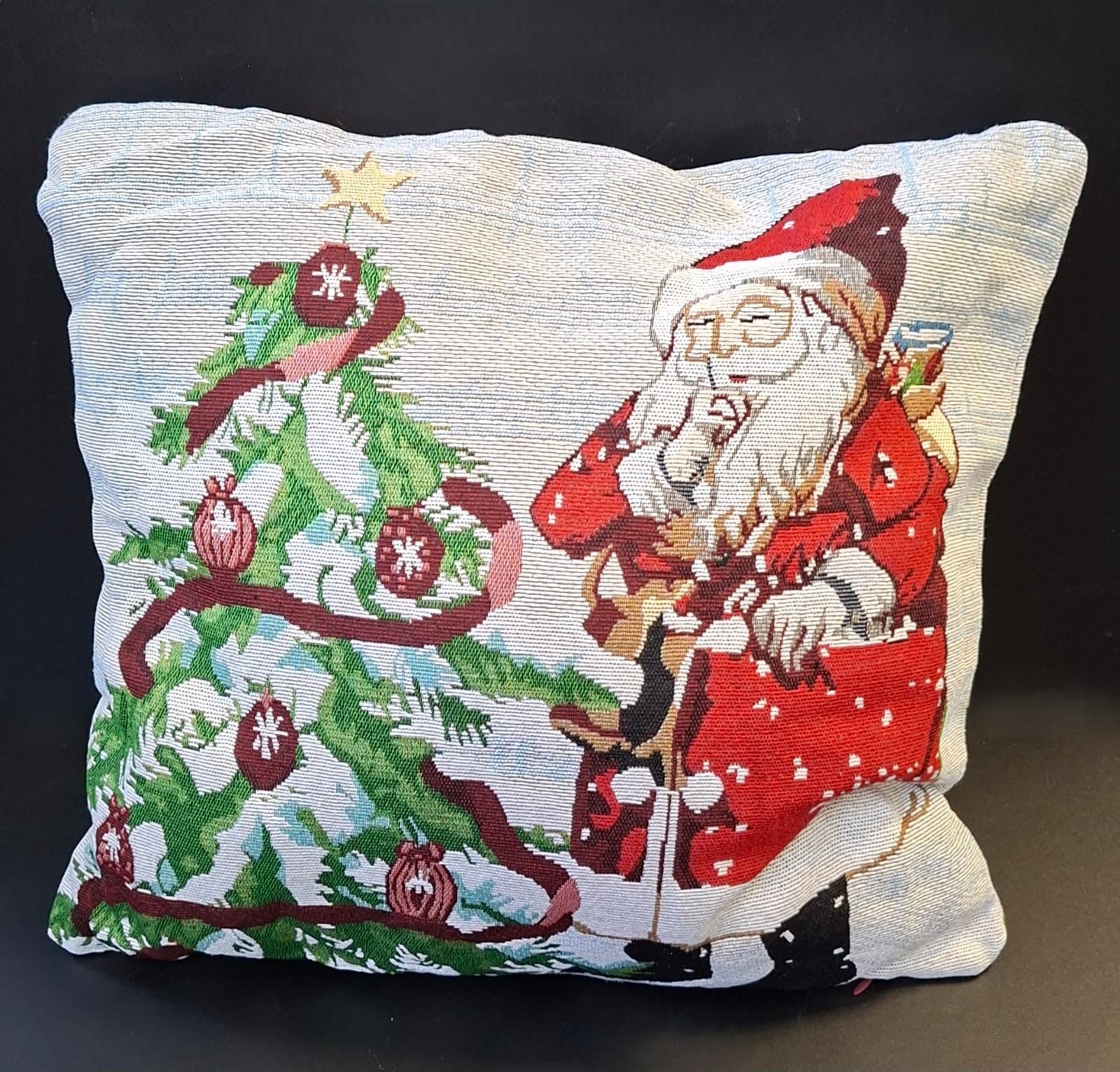 Pernă decorativă cu Moș Crăciun și brad - 45x45cm