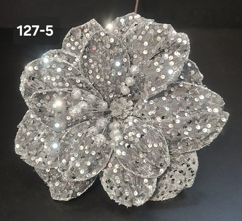 Floare decorativă de Crăciun argintie cu paiete – Ø 28cm, tijă 40cm