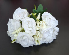 Buchet artificial cu trandafiri albi și flori crem – 48cm