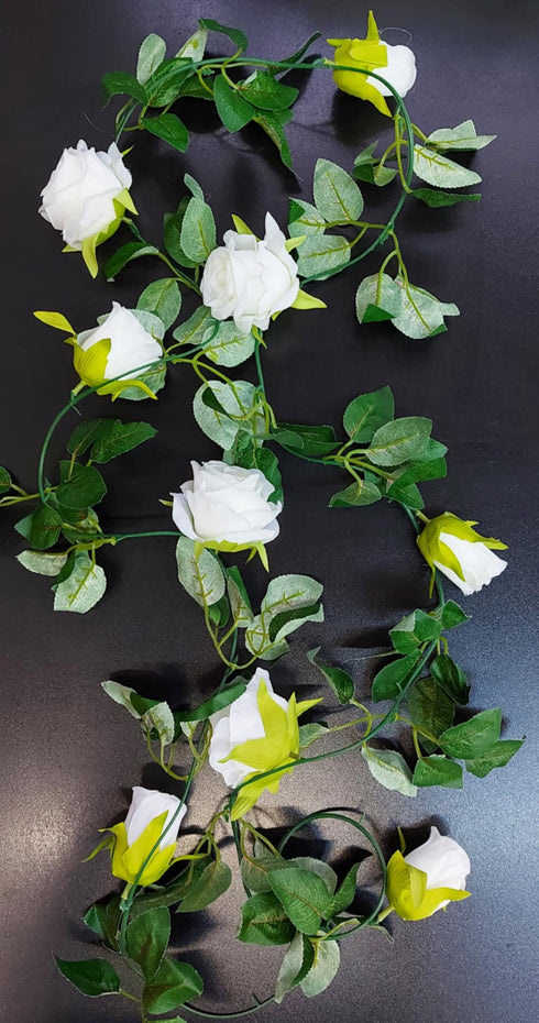 Ghirlandă florală din material textil cu 9 trandafiri albi
