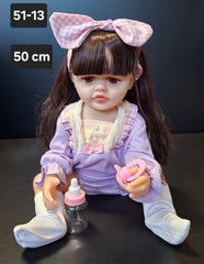 Păpușă Realistă cu Ținută Mov și Accesorii - 50cm