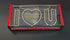 Cutie din carton roșie pentru flori cu burete floral și capac transparent – model „I ♥ U” 50x13cm