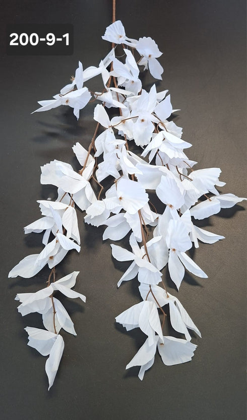 Ramură decorativă artificială albă - 102cm cu flori delicate