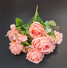 Buchet artificial cu trandafiri somon și accente florale – 42cm