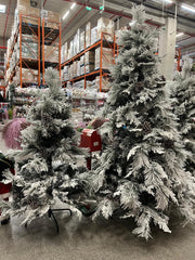 Brad artificial de Crăciun cu zăpadă și conuri – efect natural de iarnă