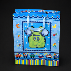 Set 12 pungi cadou din carton pentru băieți - 42x32cm