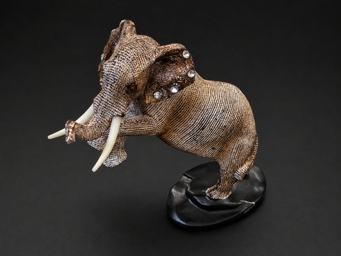 Figurină decorativă Elefant cu Colți – Rășină cu Sclipici - 19cm
