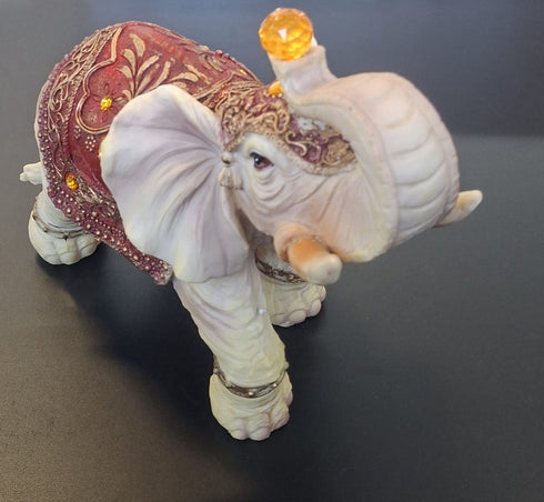 Figurină decorativă elefant din rășină crem cu ornamente bordo 25x21cm
