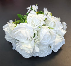 Buchet 11 trandafiri albi artificiali – 48cm, tije sârmă, material textil