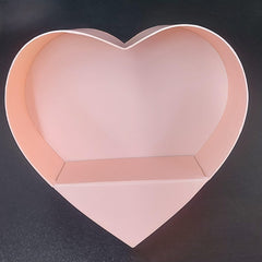 Cutie din carton roz, în formă de inimă 20×24cm – ideală pentru flori și cadouri elegante