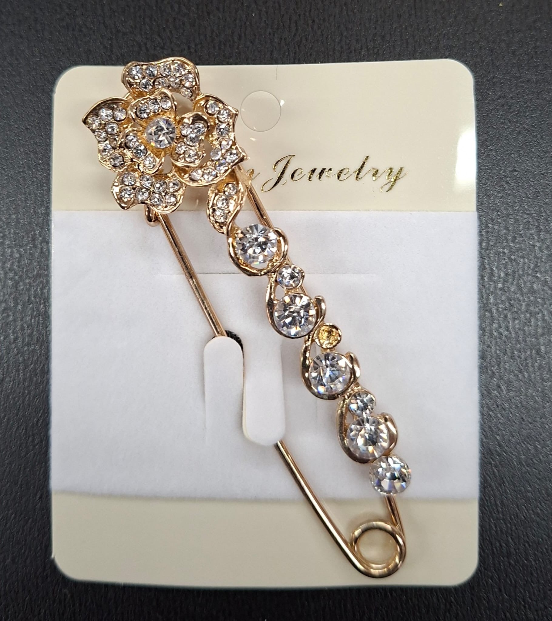 Broșe Elegante Tip Ac cu Floare și Strasuri – Accesoriu Glamour