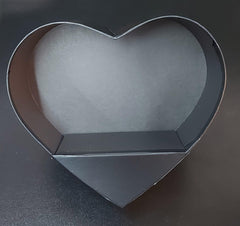 Cutie din carton neagră, în formă de inimă 20×24cm – pentru flori și cadouri elegante