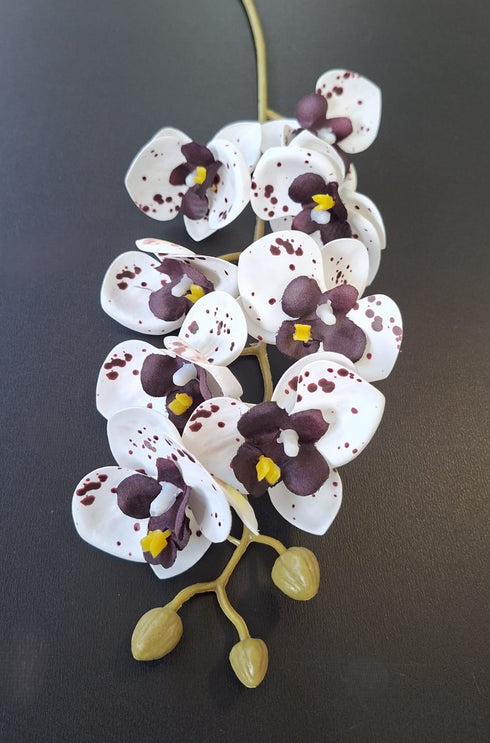 Orhidee artificială mini Phalaenopsis 80cm alb cu pete bordo și centru închis