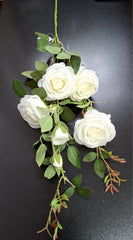 Fir trandafiri albi artificiali – 90 cm, 5 flori textile cu frunze