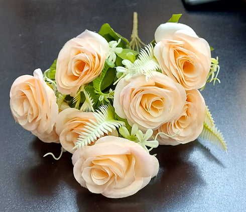 Buchet trandafiri artificiali piersică – 38cm, 9 flori, decor elegant cu frunze și accente albe