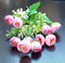 Buchet bujori artificiali roz – 30cm, detalii realiste și accente florale