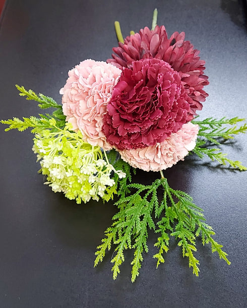 Buchet flori artificiale crizanteme bordo cu verdeață – 32cm