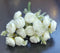 Buchet flori artificiale ranunculus alb – 30 cm, flori mici, aspect natural