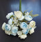 Buchet flori artificiale ranunculus alb și albastru deschis – 30 cm, flori mici, aspect natural