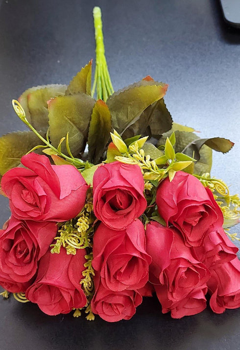 Buchet 14 trandafiri roșii artificiali – 41 cm, tije sârmă, material textil