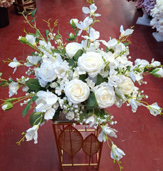 Aranjament Floral “Puritate Clasică” – 20 cm