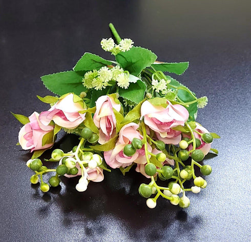 Buchet Elegant cu Trandafiri Roz și Verdeață – 9 Flori din Material Textil