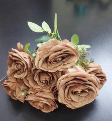 Buchet 9 trandafiri maro artificiali – 47cm, tije sârmă, material textil