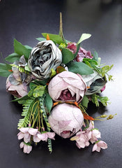 Buchet Elegant cu Bujori Roz-Închis și Gri – Flori Artificiale Premium