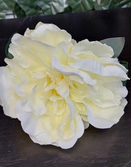 Capete de bujor artificial galben crem – material textil, diametru 9 cm, lungime 26 cm