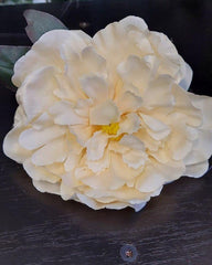 Capete de bujor artificial ivoire deschis – material textil, diametru 9 cm, lungime 26 cm