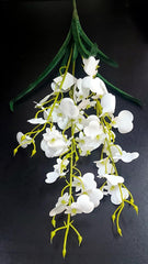 Ramură decorativă cu orhidee artificială albă – design curgător cu frunze elegante