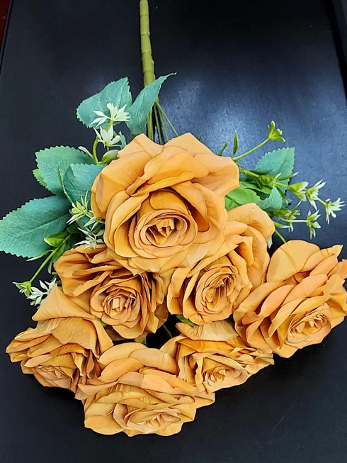 Buchet artificial cu 7 trandafiri portocalii – 45 cm, tije sârmă, material textil
