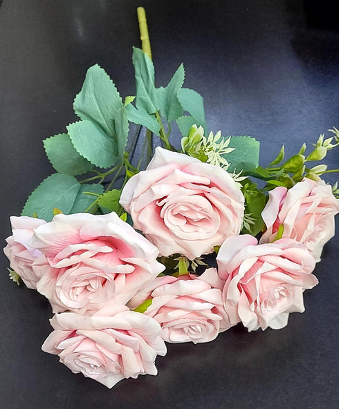 Buchet artificial cu 7 trandafiri roz pal – 45 cm, tije sârmă, material textil
