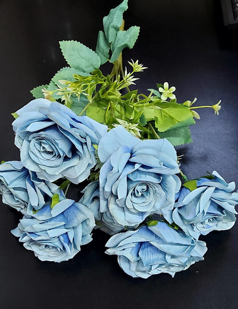 Buchet artificial cu 7 trandafiri bleu – 45 cm, tije sârmă, material textil