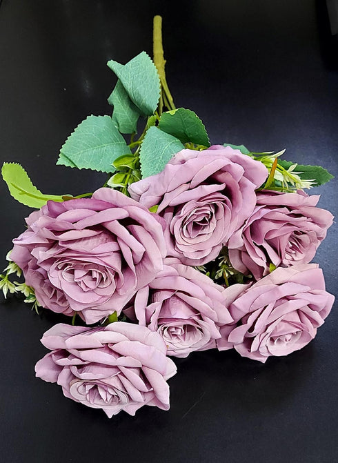 Buchet artificial cu 7 trandafiri mov prăfuit – 45 cm, tije sârmă, material textil