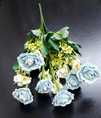 Buchet artificial cu trandafiri albastru deschis – 30 cm, flori micI